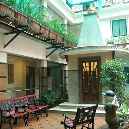 Haredia Hotel Mumbai Bagian luar foto
