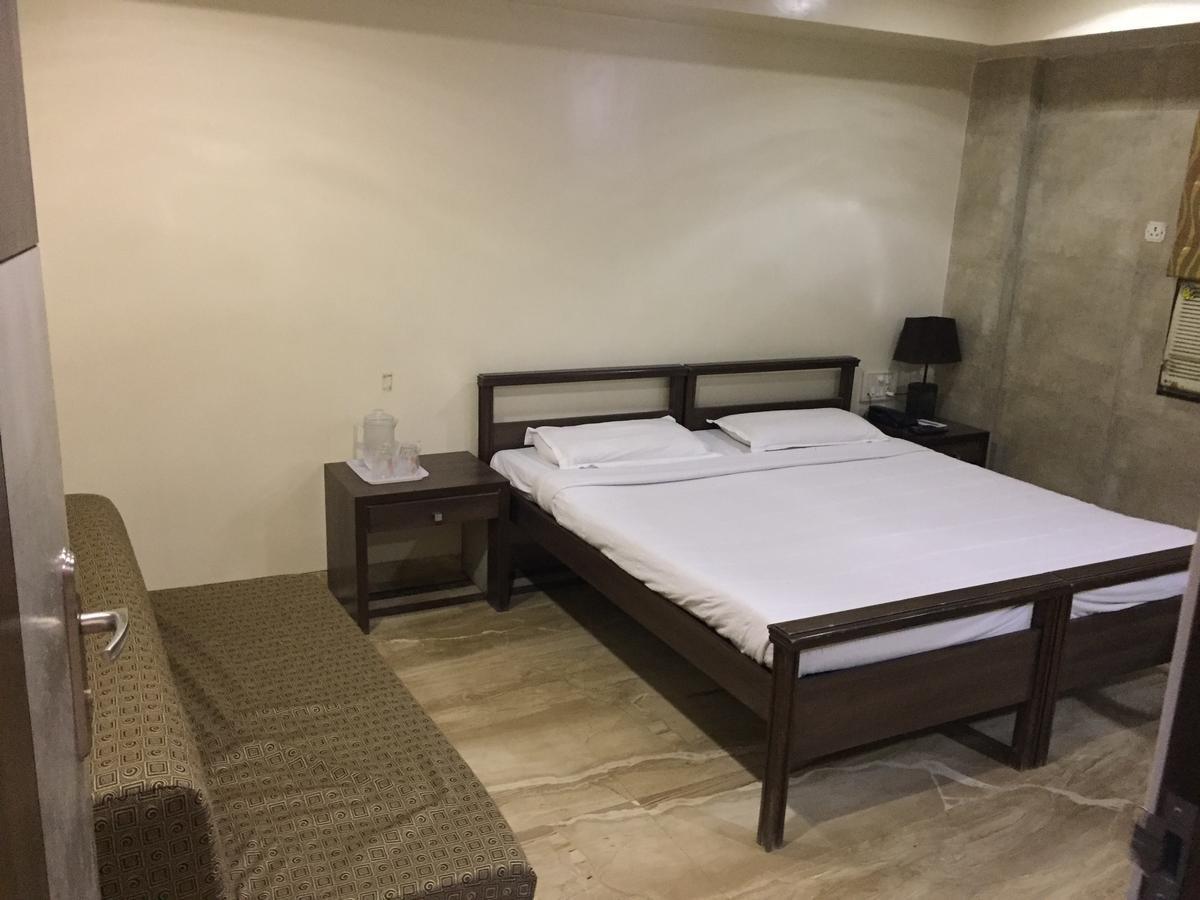 Haredia Hotel Mumbai Bagian luar foto