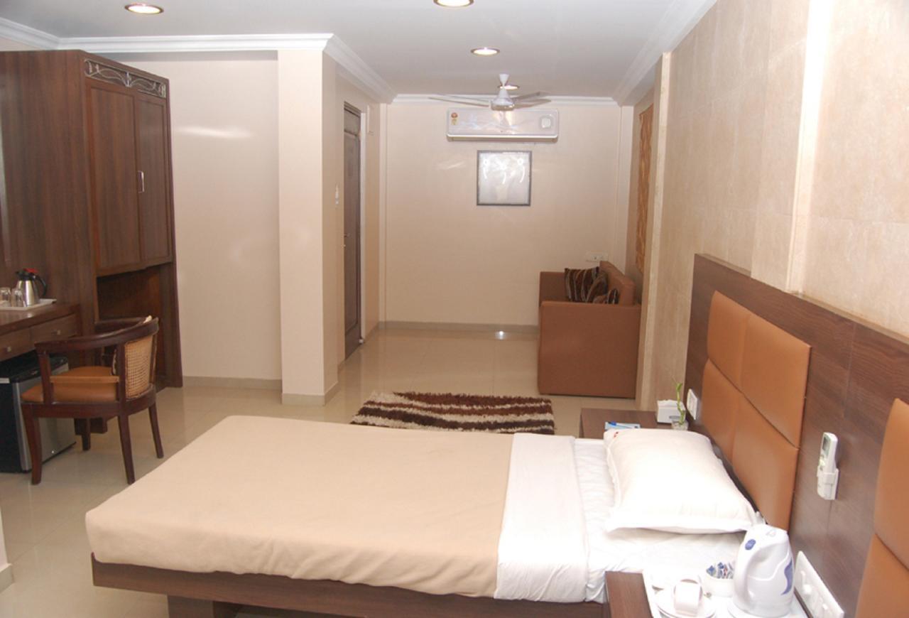 Haredia Hotel Mumbai Bagian luar foto