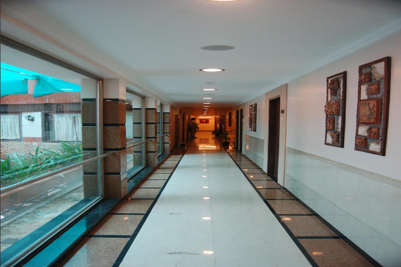 Haredia Hotel Mumbai Bagian luar foto