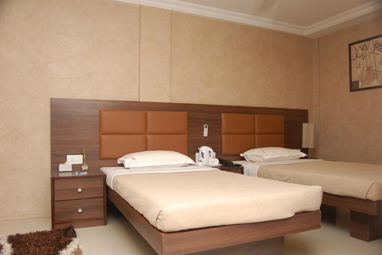 Haredia Hotel Mumbai Bagian luar foto
