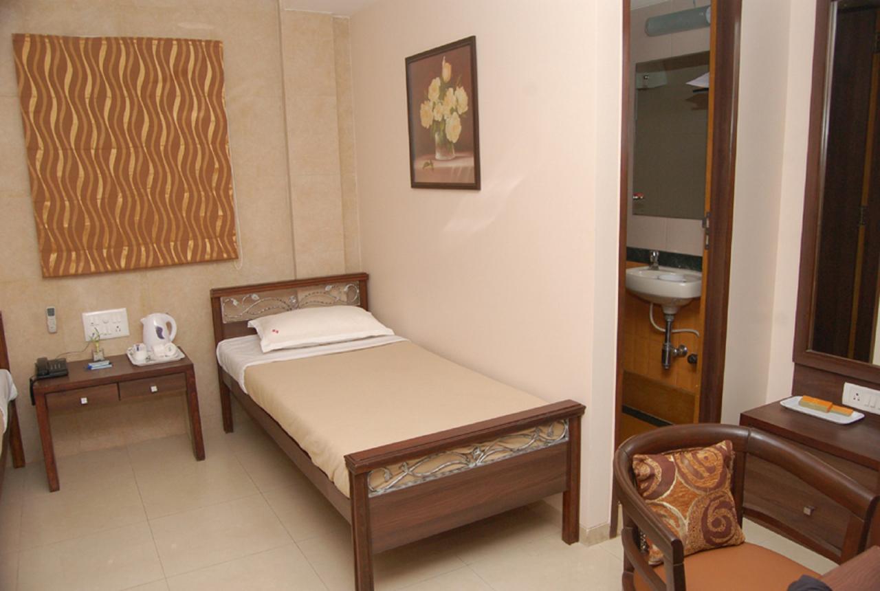 Haredia Hotel Mumbai Bagian luar foto