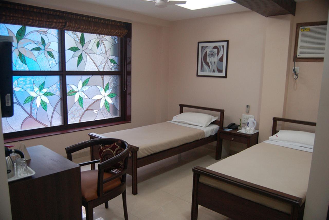 Haredia Hotel Mumbai Bagian luar foto