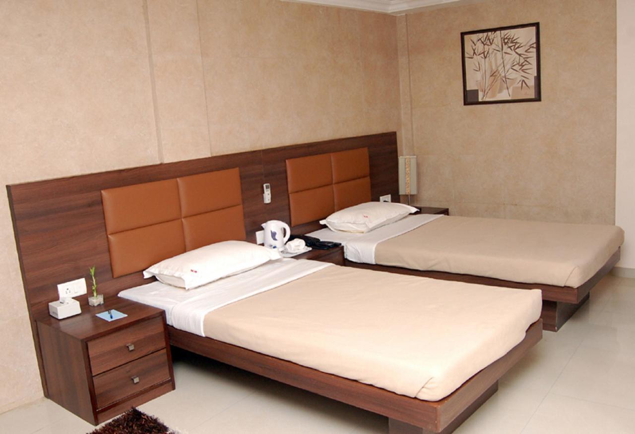 Haredia Hotel Mumbai Bagian luar foto