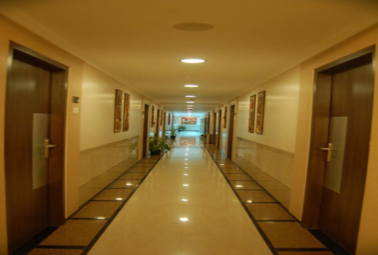Haredia Hotel Mumbai Bagian luar foto